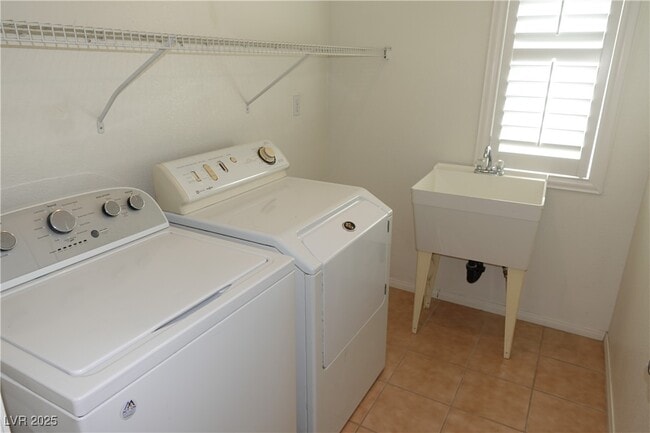 Building Photo - 3659 Bufflehead St