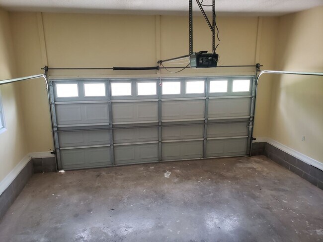Building Photo - Rent Ready in New Market