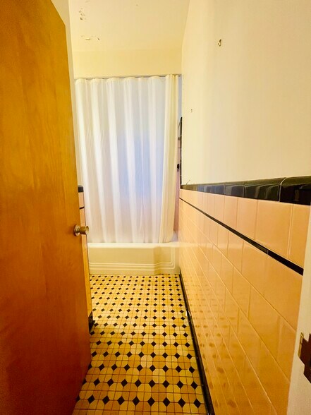 2ND FLOOR BATHROOM - 10 Packard Ave
