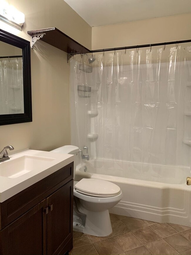 Building Photo - South end 3 Bedrooms 1 1/2 baths