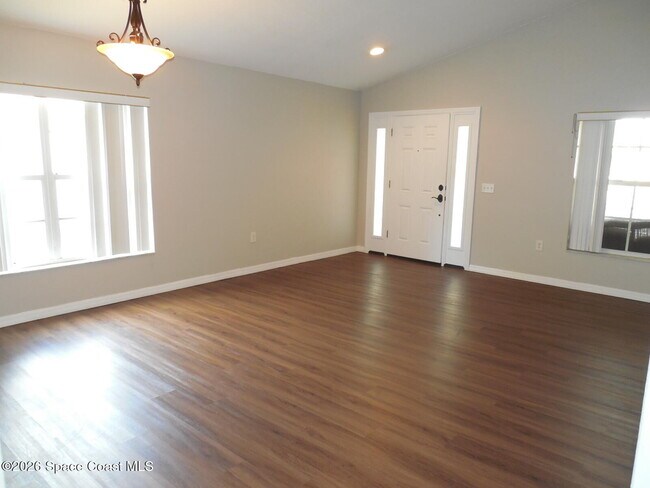 Building Photo - 5272 Outlook Dr