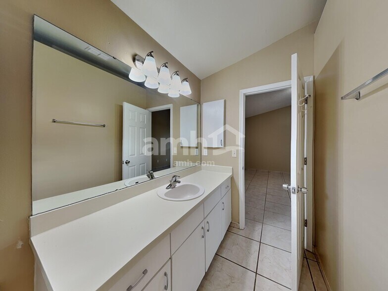 Building Photo - 4232 Pacifica Dr