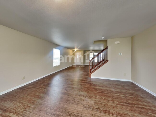 Building Photo - 467 Sedgewick Dr