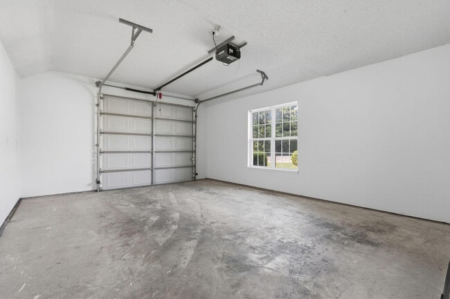 Building Photo - 726 E Sunset St