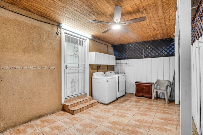 Building Photo - 627 W 68th St