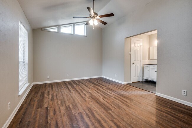 Building Photo - Stylish Home with Big Backyard in Prime Lo...