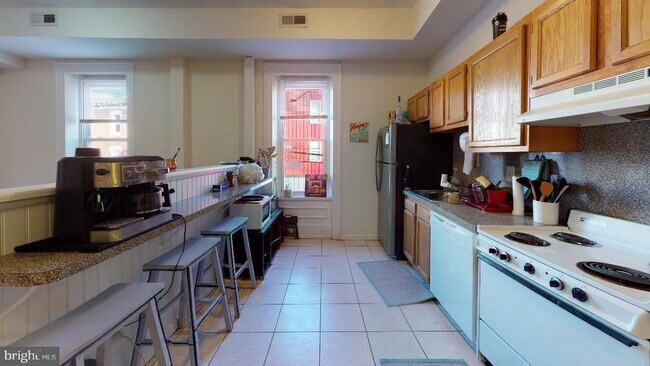 Primary Photo - 1617 W Oxford St