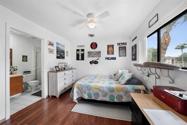 Building Photo - Beautiful Townhouse Pembroke Pines