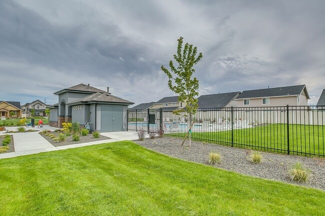 Building Photo - Close to Micron!  5 Bedroom 3 Full Baths -...