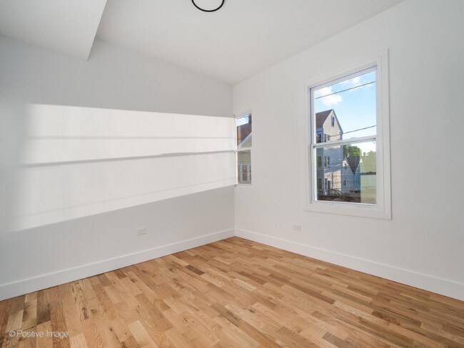 Building Photo - 3016 W 40th St