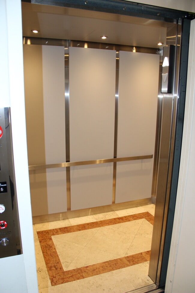 Building Photo - 1834 Brickell Ave