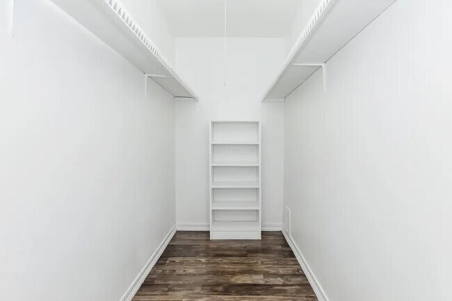 Building Photo - 4400 Memorial Dr