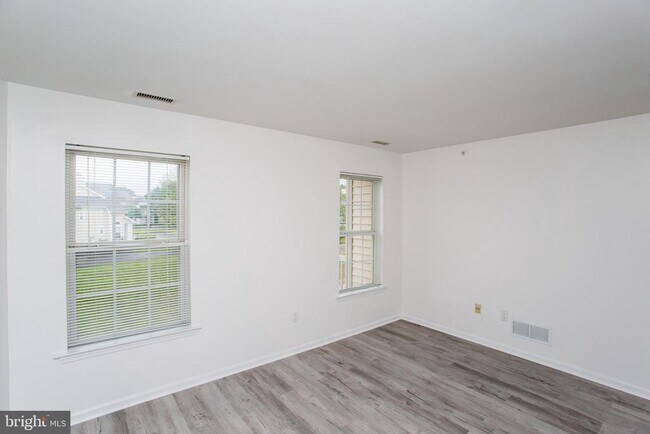 Building Photo - 1108 Julian Dr W