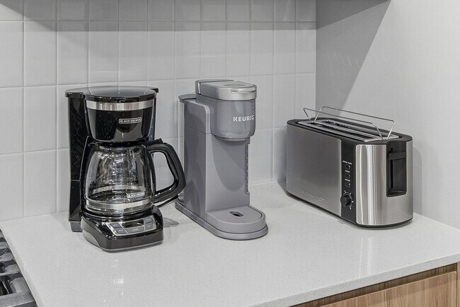 Building Photo - 6044 N Winthrop Ave