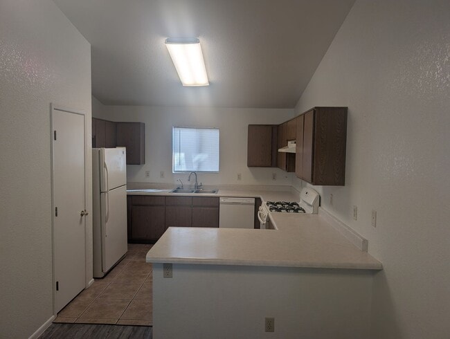 Building Photo - Rita Ranch ready for move in