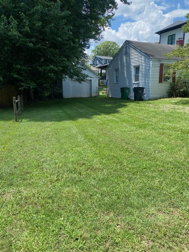 Building Photo - 418 Iverson Way