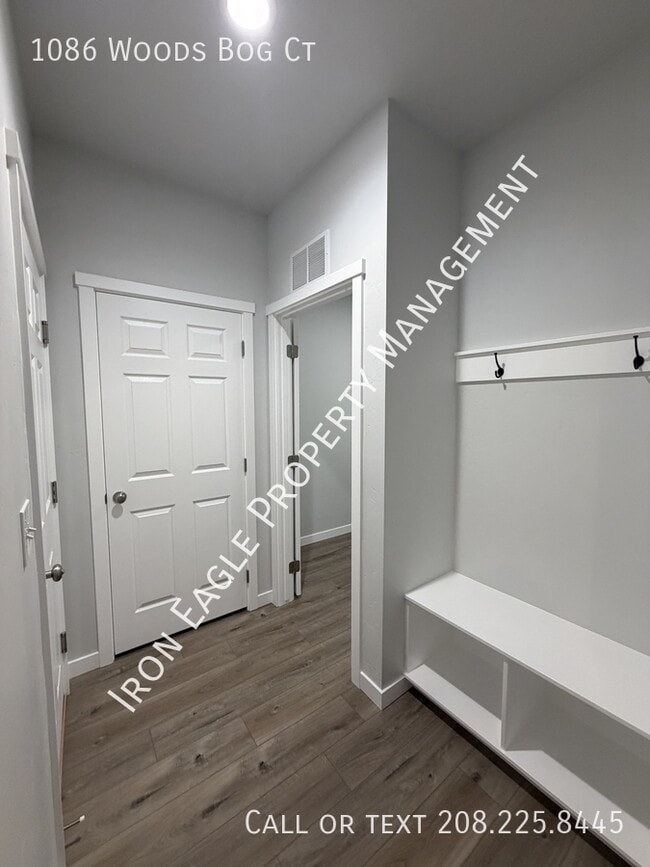 Building Photo - 1086 Woods Bog Ct