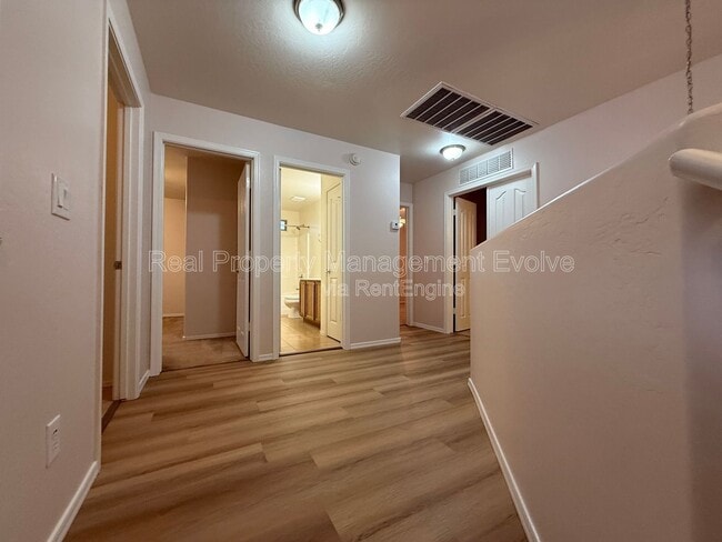 Building Photo - 9854 E Escondido Ave