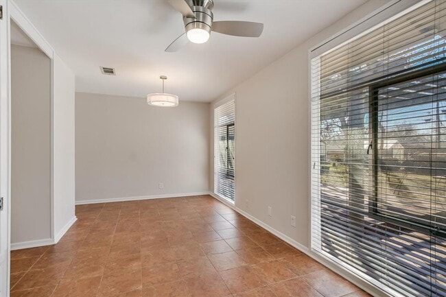 Building Photo - 1419 Corona Dr