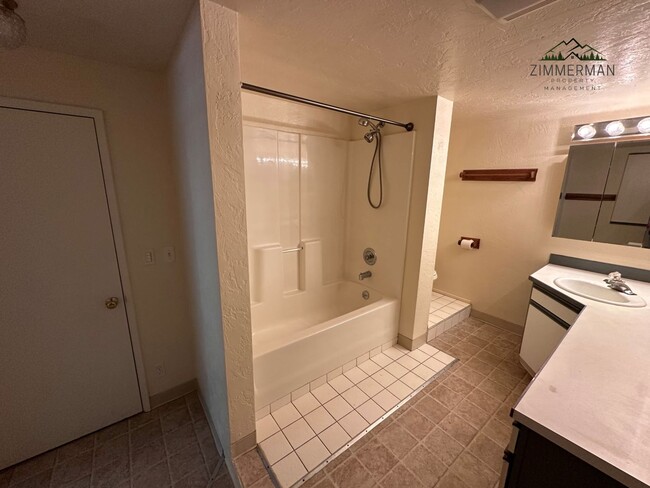 Building Photo - 3793-3795 Redwood Dr