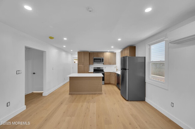 Building Photo - 231 Blaine Ave