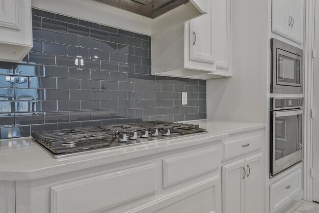 Building Photo - 1910 Graham Wy