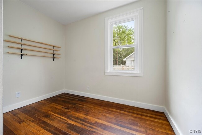 Building Photo - 1410 Fincke Ave