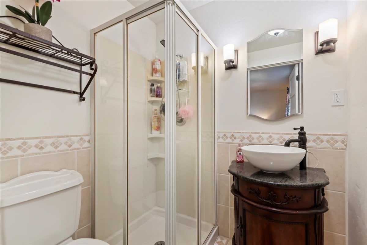 Building Photo - 15916 Hill Top Cir