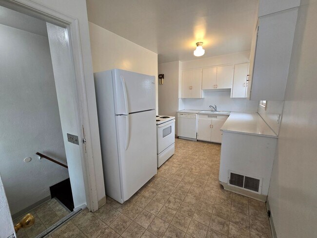 Building Photo - Spokane Valley Home Available Now!