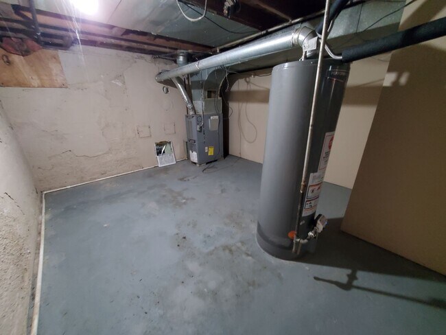Building Photo - Belmont 2 Bedroom Bungalow