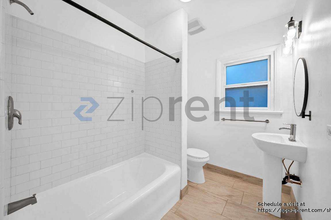 Building Photo - 5160 San Vicente Blvd