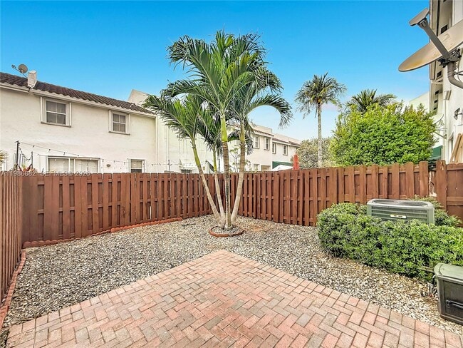 Building Photo - 4330 NW 114th Pl