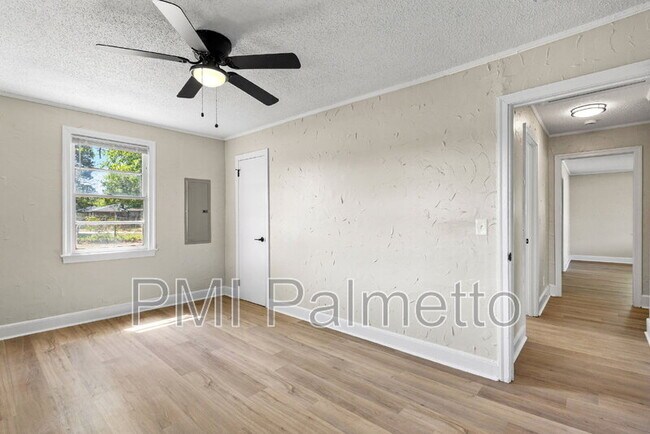 Building Photo - 1611 Holland St