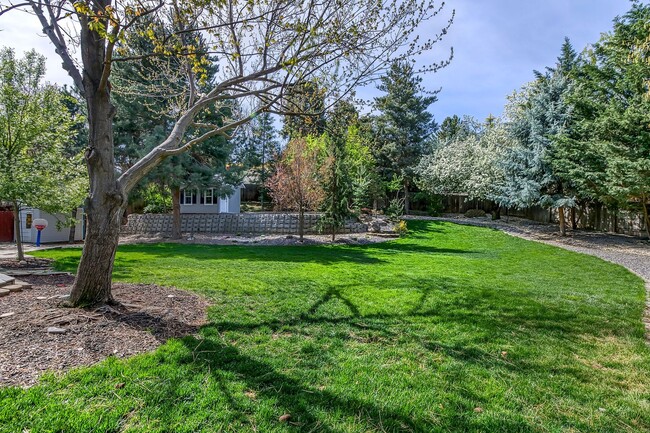 Building Photo - Gorgeous home in SE Boise's Barber Point