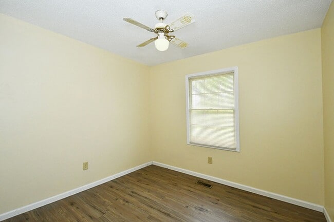 Building Photo - Country ranch 3 bedroom