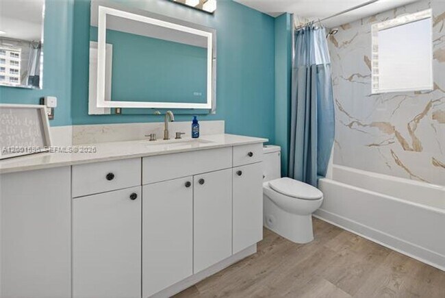 Building Photo - 21050 Point Pl