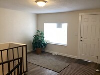 Building Photo - 1102 E 2nd St