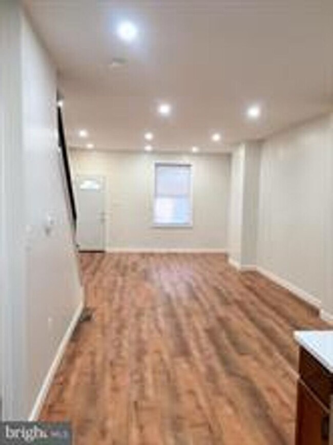 Building Photo - 3739 Midvale Ave