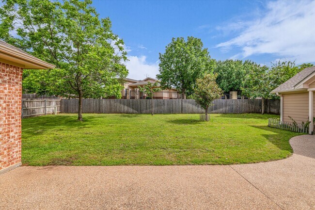 Building Photo - 1208 Heritage Way Dr