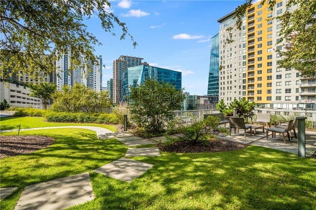 Building Photo - 44 Peachtree Pl NW