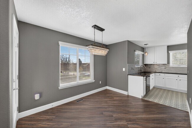 Building Photo - 22015 E Jamison Pl