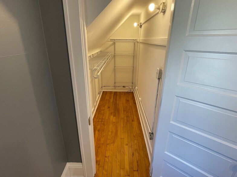 Building Photo - 1109 S 64th St