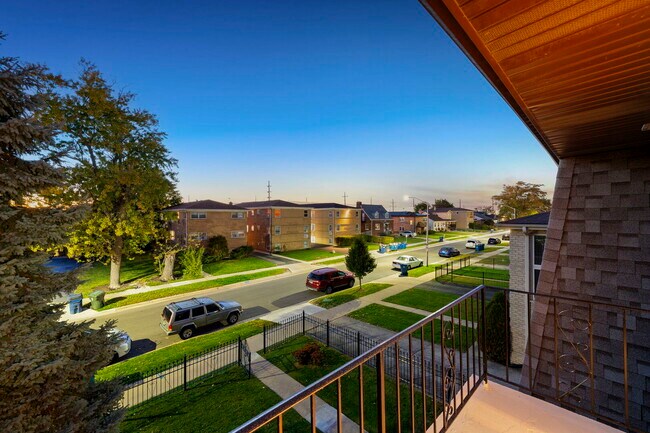 Building Photo - 1941 N 19th Ave