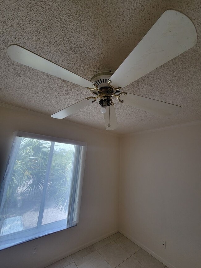 Building Photo - 2500 SE Anchorage Cove