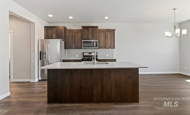 Building Photo - Stunning 4-Bedroom Home with Privacy & Low-Maintenance Living in Verado