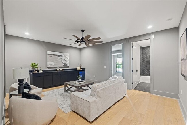 Building Photo - 807 W Park Ave