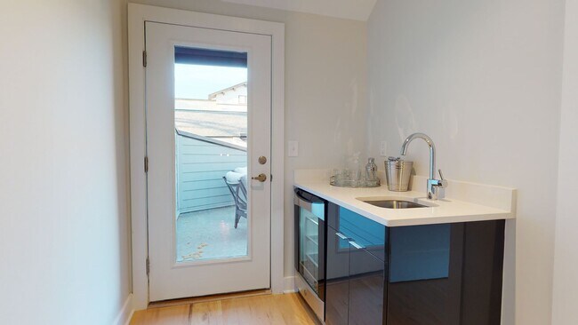 Building Photo - Modern Townhome with Roof Terrace in Dilworth Neighborhood Charlotte NC