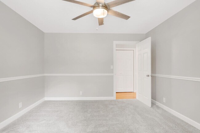 Building Photo - 1101 E Pin Oak Dr