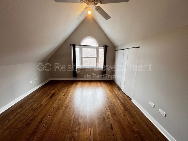 Building Photo - 1423 W Oakdale Ave