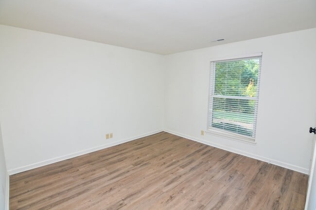 Building Photo - 230 Boxwood